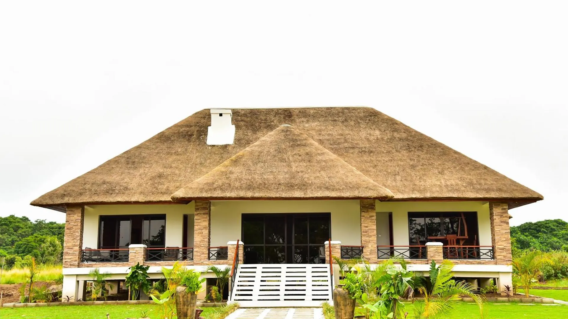 Pineapple Bay Resort Bulago Island