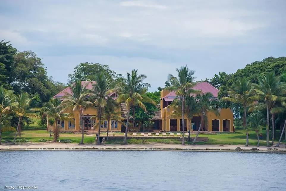Pineapple Bay Resort Bulago Island